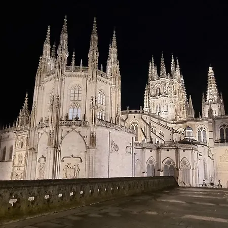 דירה Cathedral And Castle Burgo